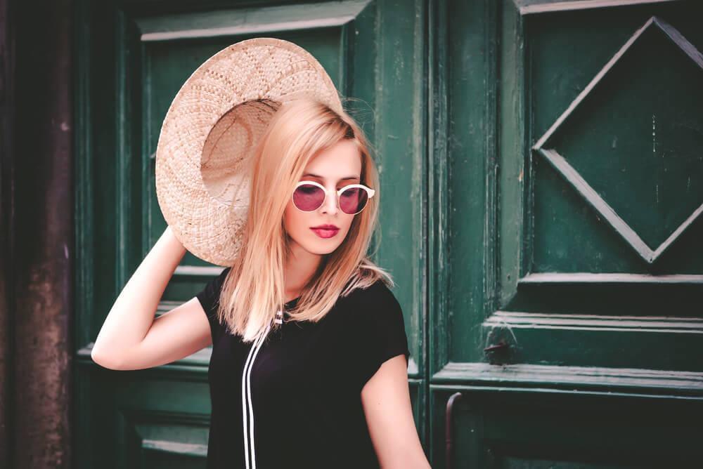 woman with sunglasses and sun hat