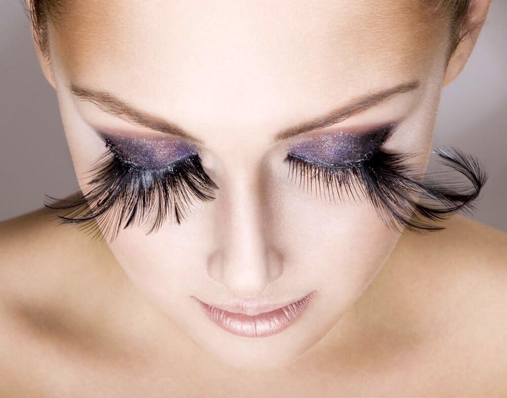 Feathered eyes look
