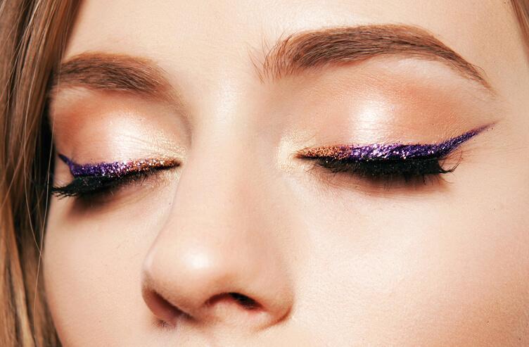 Glitter eyeliner