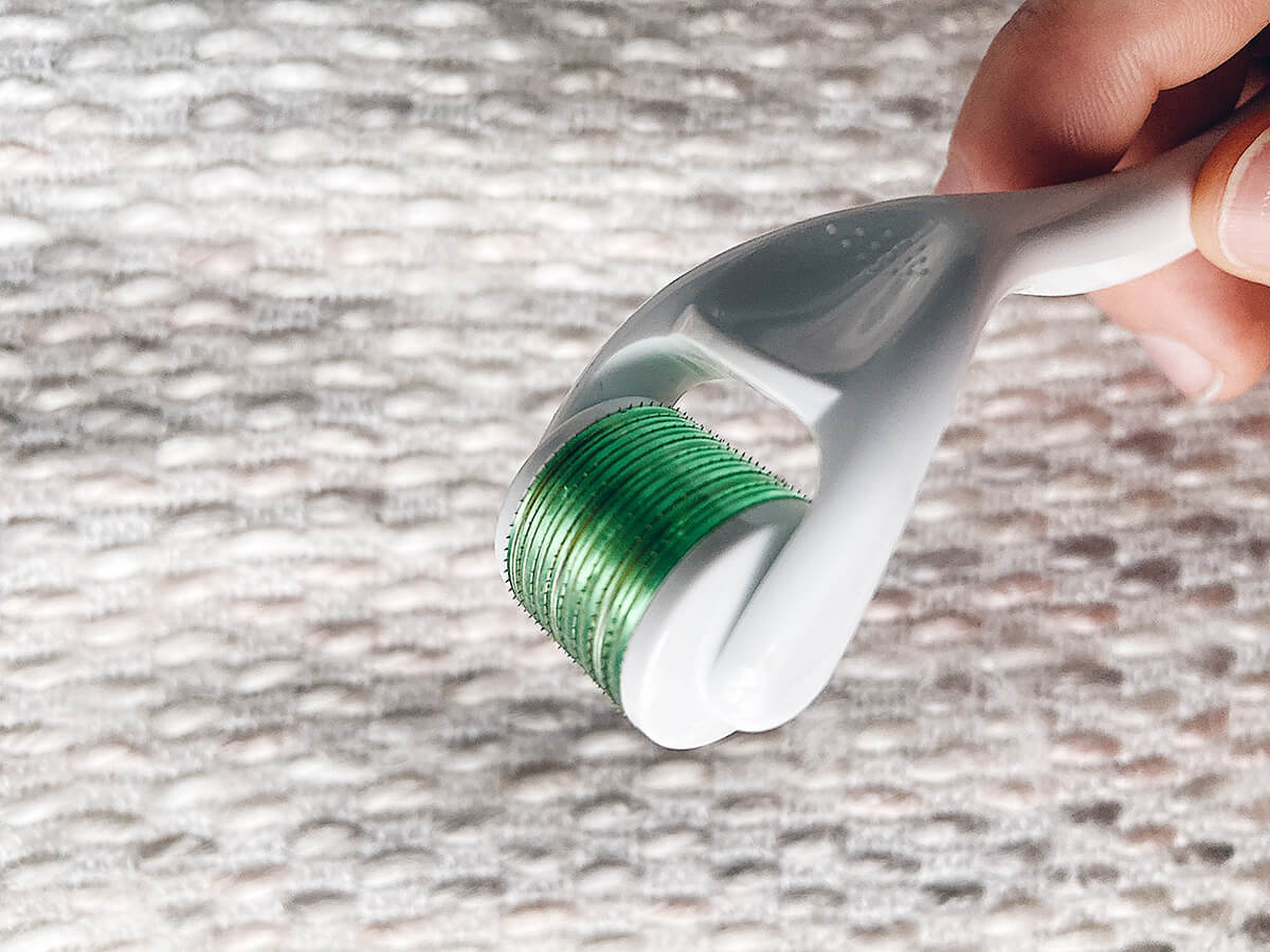 Microneedle roller