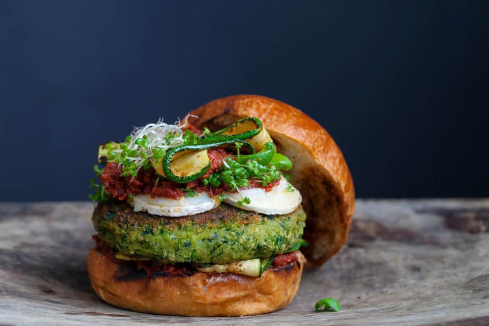 Burger with pesto