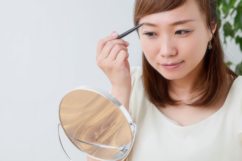 Woman applying brow makeup