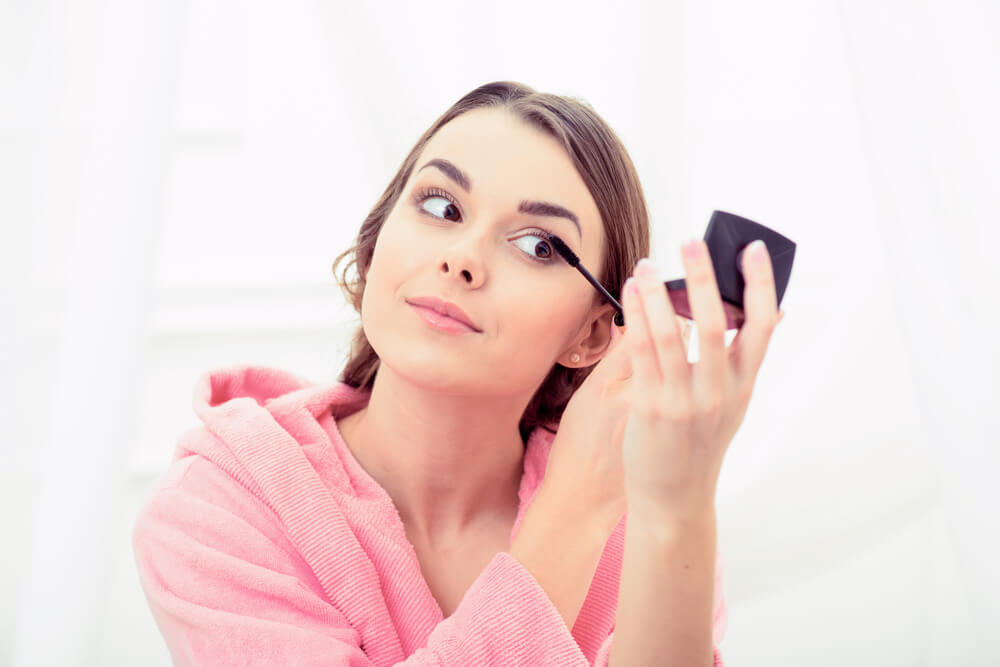 woman applying mascara